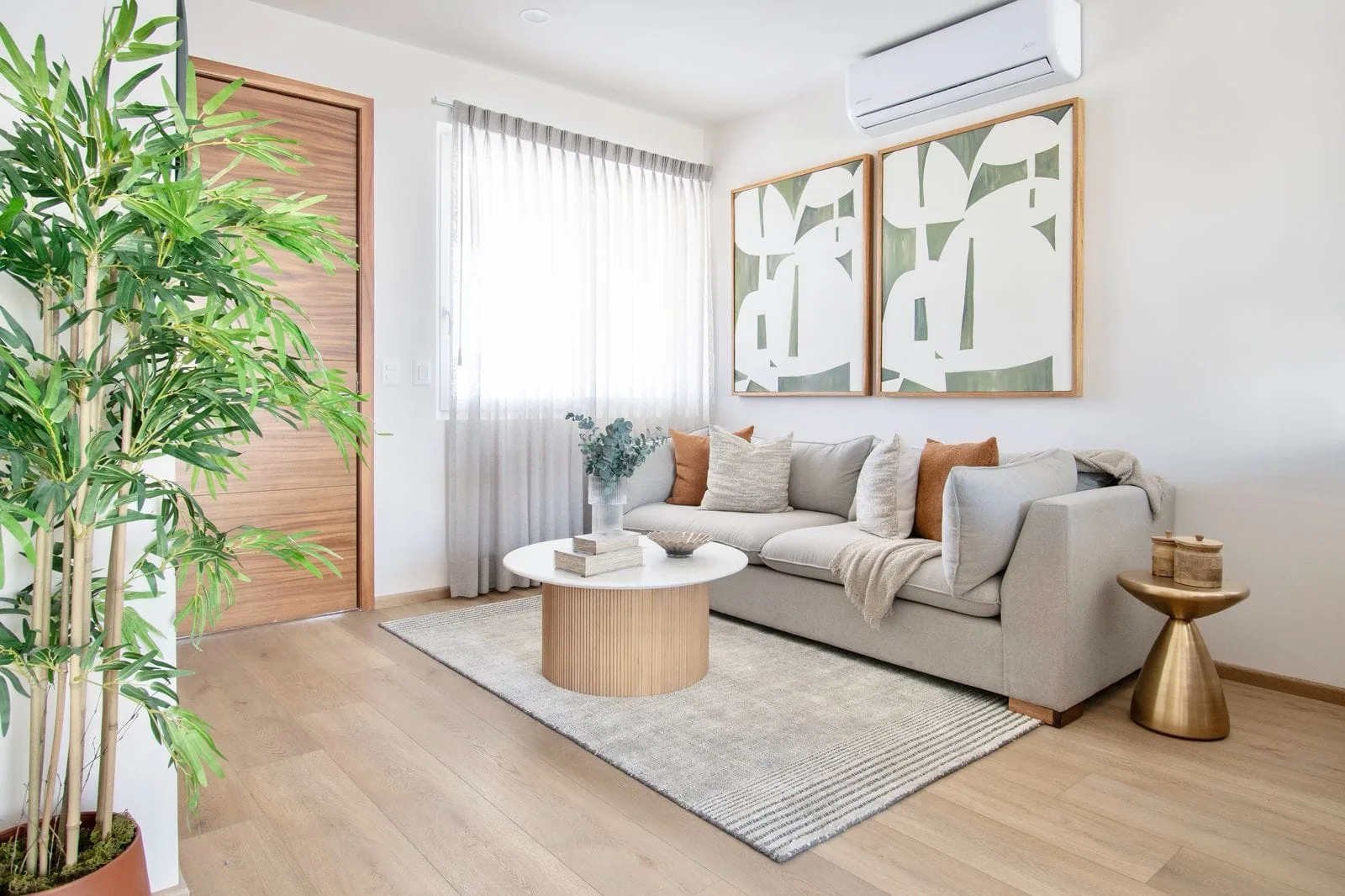 Sala amueblada de una casa residencial
